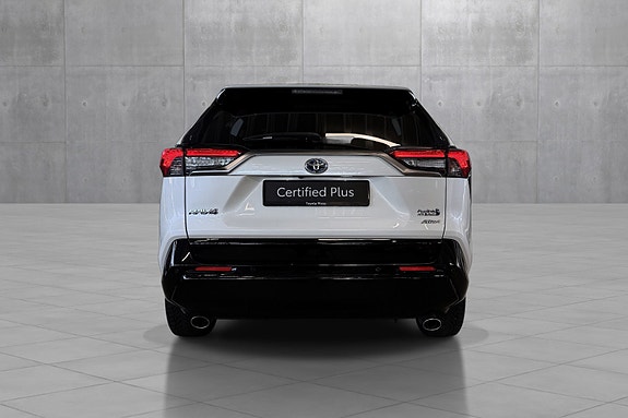 Toyota RAV4 Plug-in Hybrid 4 of 30