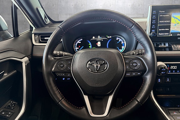 Toyota RAV4 Plug-in Hybrid 10 of 30