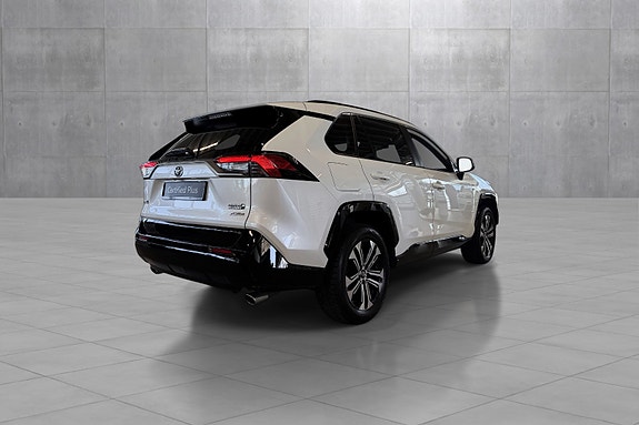 Toyota RAV4 Plug-in Hybrid 5 of 30