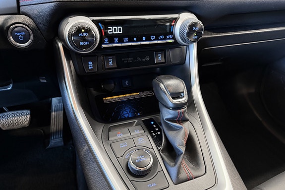 Toyota RAV4 Plug-in Hybrid 18 of 30