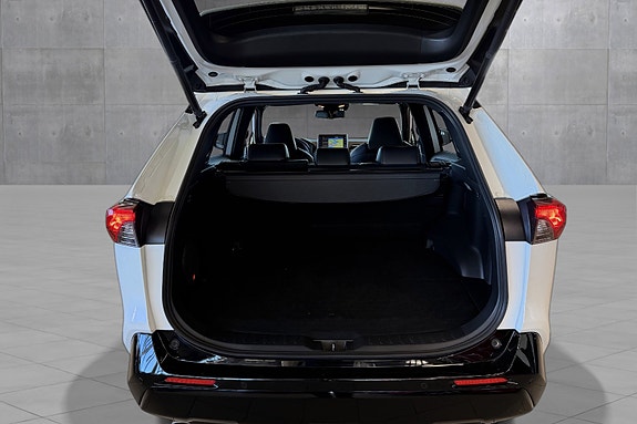Toyota RAV4 Plug-in Hybrid 19 of 30