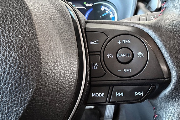 Toyota RAV4 Plug-in Hybrid 12 of 30