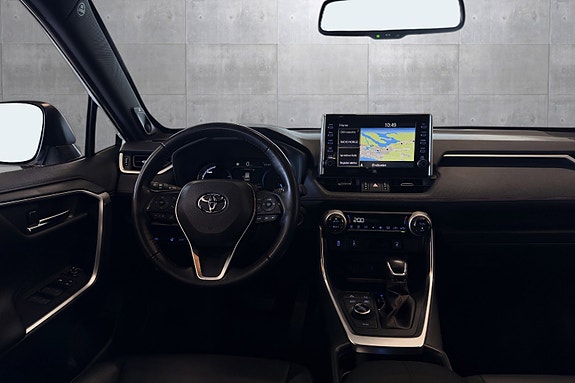 Toyota RAV4 Plug-in Hybrid 14 of 30