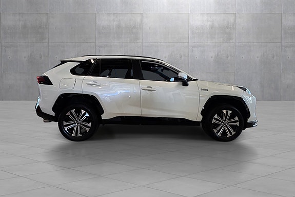 Toyota RAV4 Plug-in Hybrid 6 of 30