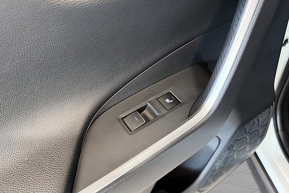 Toyota RAV4 Plug-in Hybrid 28 of 30