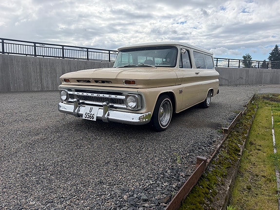 Chevrolet Suburban 6 of 30