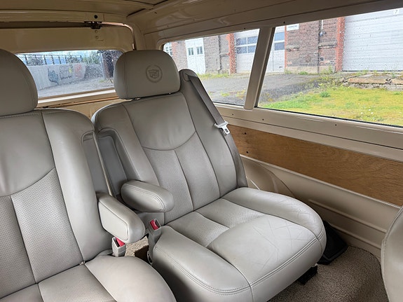 Chevrolet Suburban 25 of 30