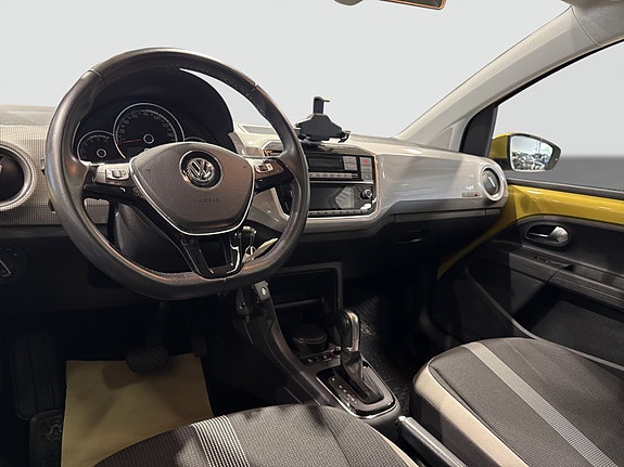 Volkswagen UP! 11 of 13