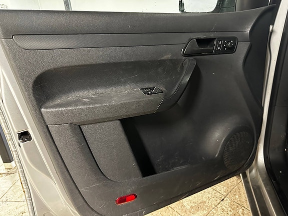 Volkswagen Caddy Maxi 18 of 25