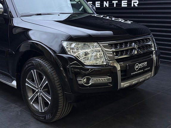 Mitsubishi Pajero 3 of 30
