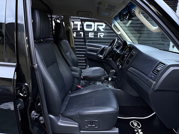 Mitsubishi Pajero 23 of 30