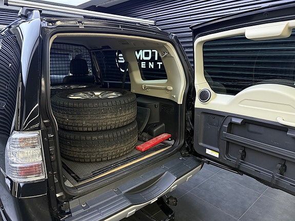 Mitsubishi Pajero 26 of 30