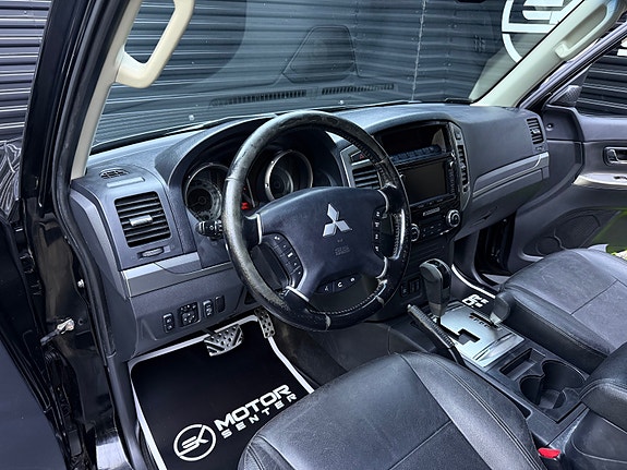 Mitsubishi Pajero 10 of 30