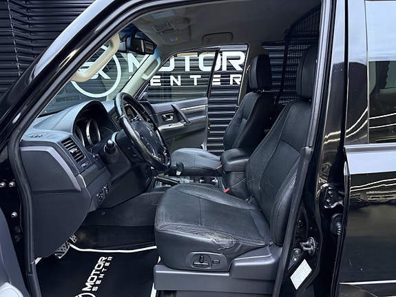 Mitsubishi Pajero 22 of 30
