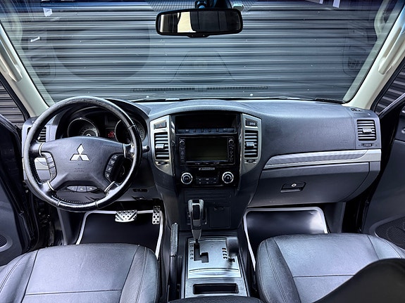 Mitsubishi Pajero 9 of 30