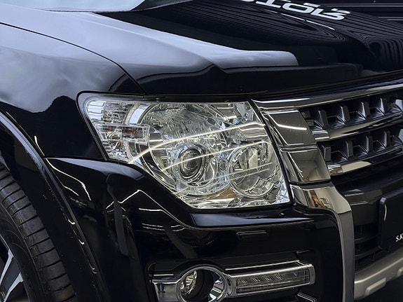 Mitsubishi Pajero 4 of 30