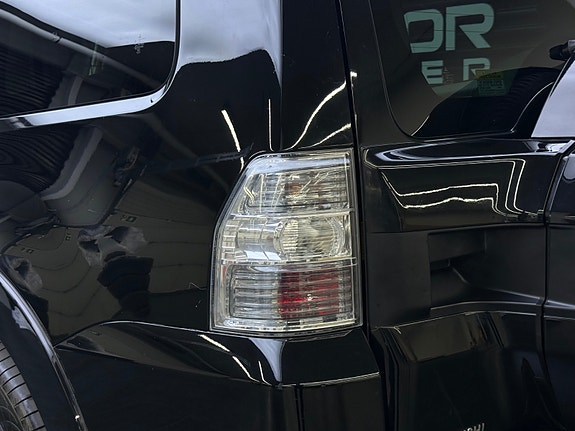 Mitsubishi Pajero 7 of 30