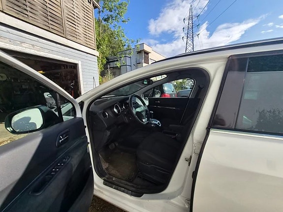 Peugeot 5008 4 of 10