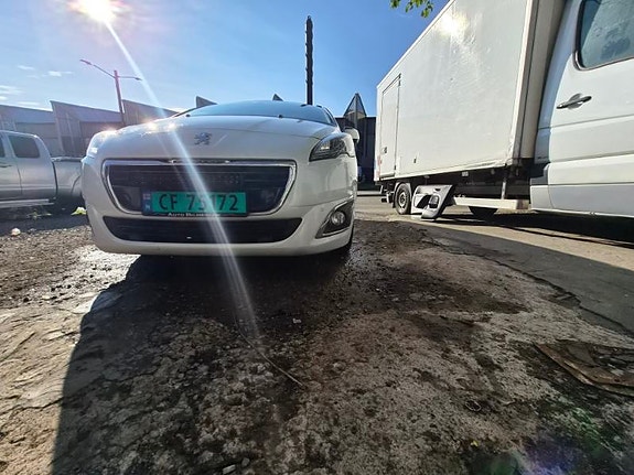 Peugeot 5008 2 of 10