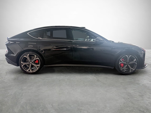 NIO ET5 6 of 30
