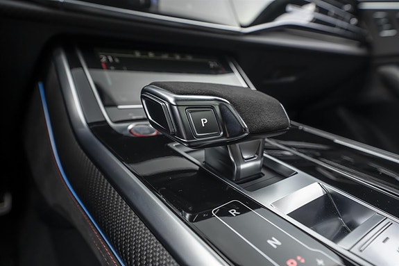 Audi RS Q8 24 of 30