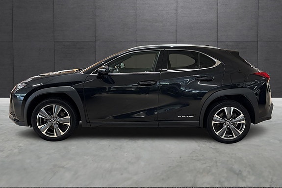 Lexus UX300e 2 of 20