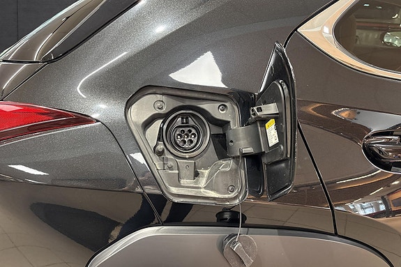 Lexus UX300e 9 of 20