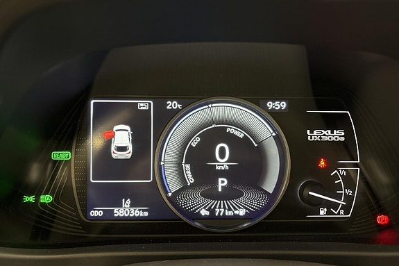 Lexus UX300e 13 of 20