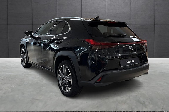 Lexus UX300e 3 of 20