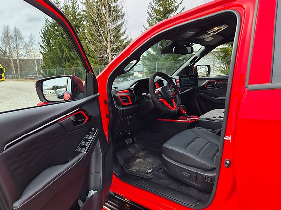 Isuzu D-Max med SwissTow bergingspåbygg 12 of 15