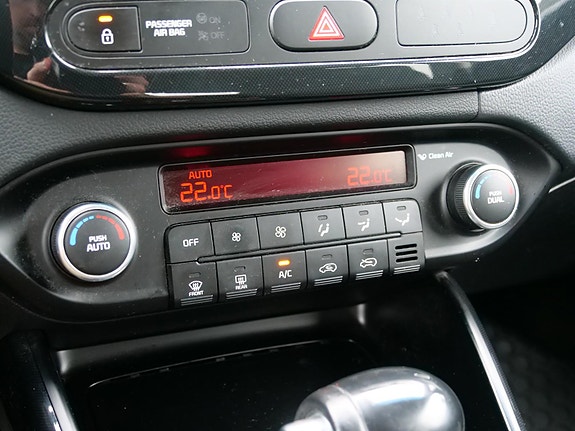 Kia Carens 18 of 19