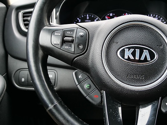 Kia Carens 15 of 19