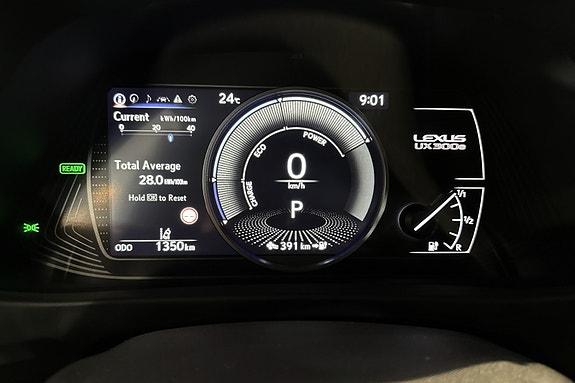 Lexus UX300e 13 of 21
