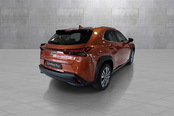 Lexus UX300e 5 of 21