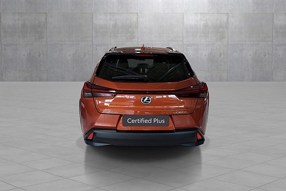 Lexus UX300e 4 of 21