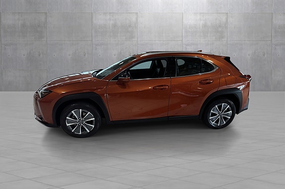 Lexus UX300e 2 of 21
