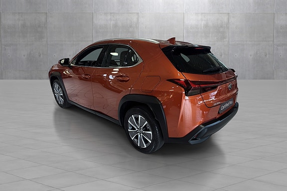 Lexus UX300e 3 of 21