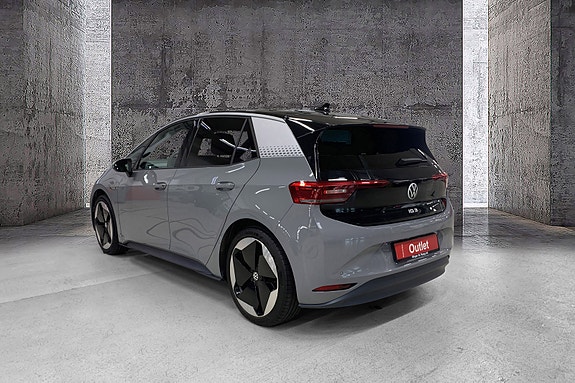 Volkswagen ID.3 2 of 14
