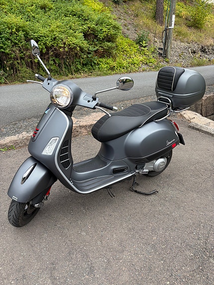 Vespa GTS 300 Super - nyservet og i riktig stilren fargekombinasjon 7 of 18