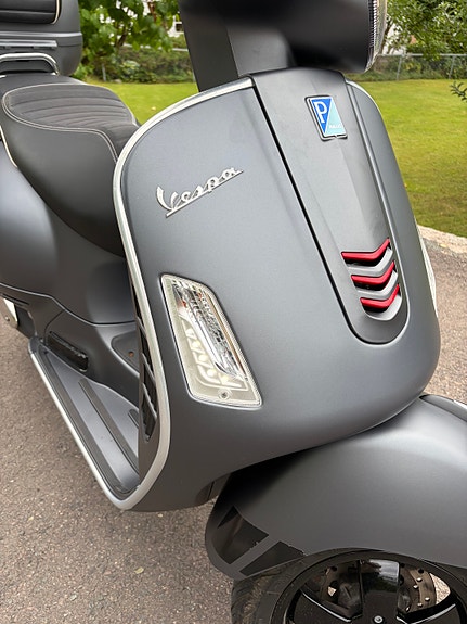 Vespa GTS 300 Super - nyservet og i riktig stilren fargekombinasjon 9 of 18