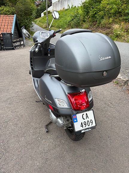 Vespa GTS 300 Super - nyservet og i riktig stilren fargekombinasjon 8 of 18