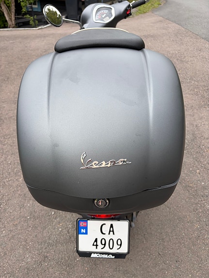 Vespa GTS 300 Super - nyservet og i riktig stilren fargekombinasjon 13 of 18