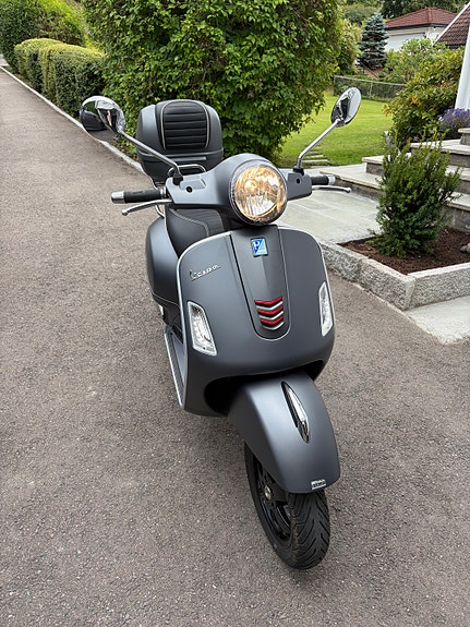 Vespa GTS 300 Super - nyservet og i riktig stilren fargekombinasjon 16 of 18
