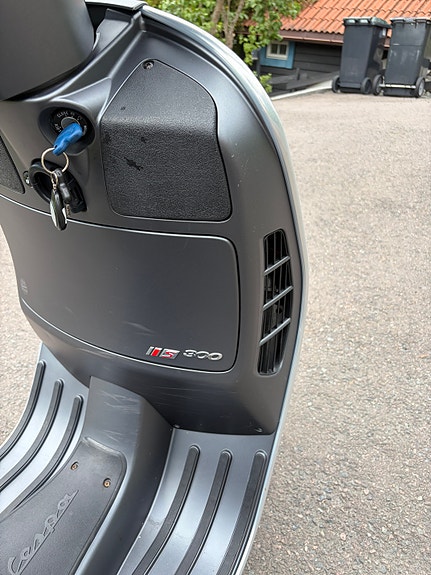 Vespa GTS 300 Super - nyservet og i riktig stilren fargekombinasjon 12 of 18