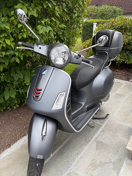 Vespa GTS 300 Super - nyservet og i riktig stilren fargekombinasjon 2 of 18