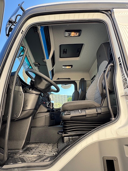 Mercedes-Benz 4151 4 of 5