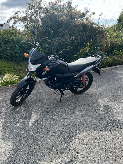 Honda CB 125F 2 of 7