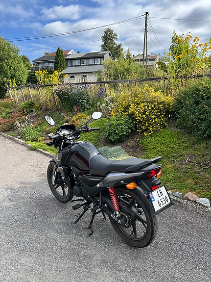 Honda CB 125F 6 of 7