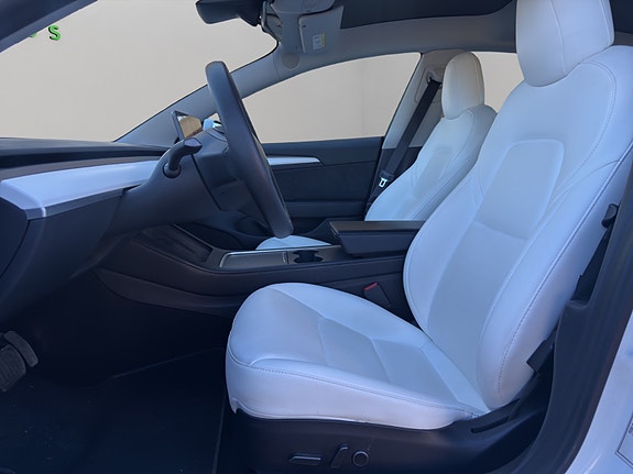 Tesla Model 3 9 of 12