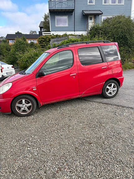 Toyota Yaris Verso 3 of 5